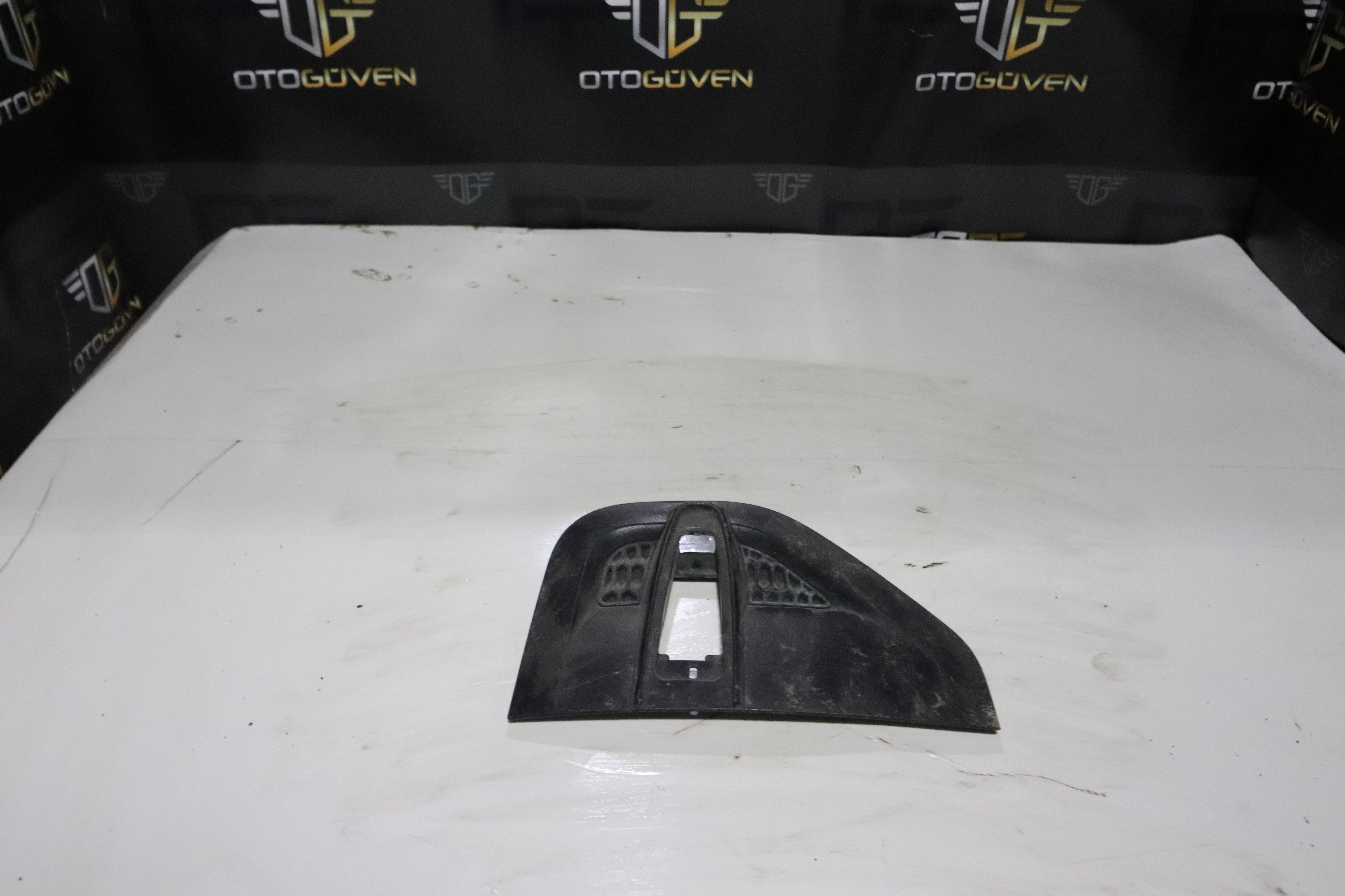 2007-2011 RANGER ÇAMURLUK ÇERÇEVESİ