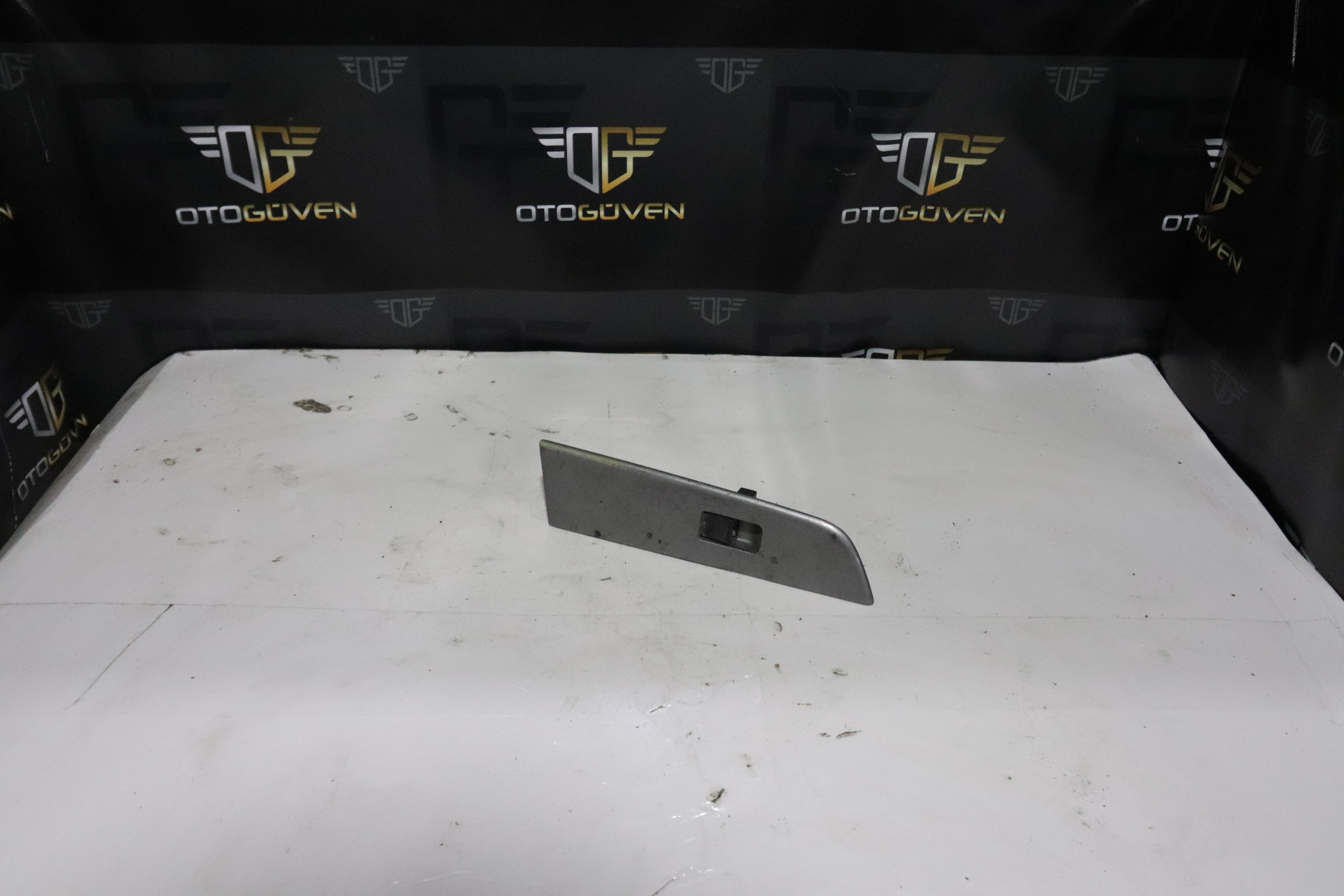 2007-2011 RANGER SAĞ ÖN CAM DÜĞMESİ