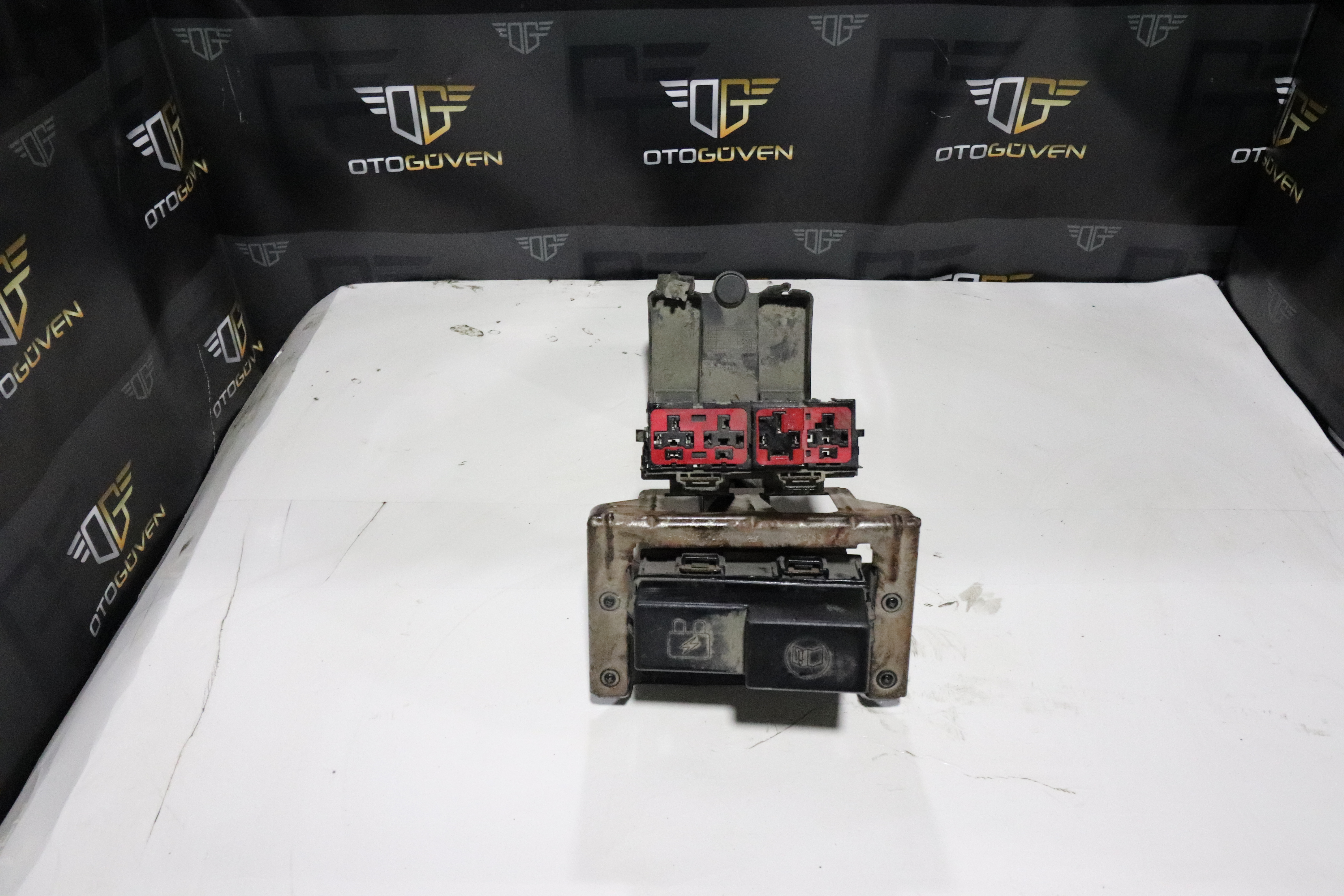 98-2001 RANGER SİGORTA KUTUSU