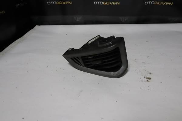 Ford Custom kalorifer ızgarası çıkma