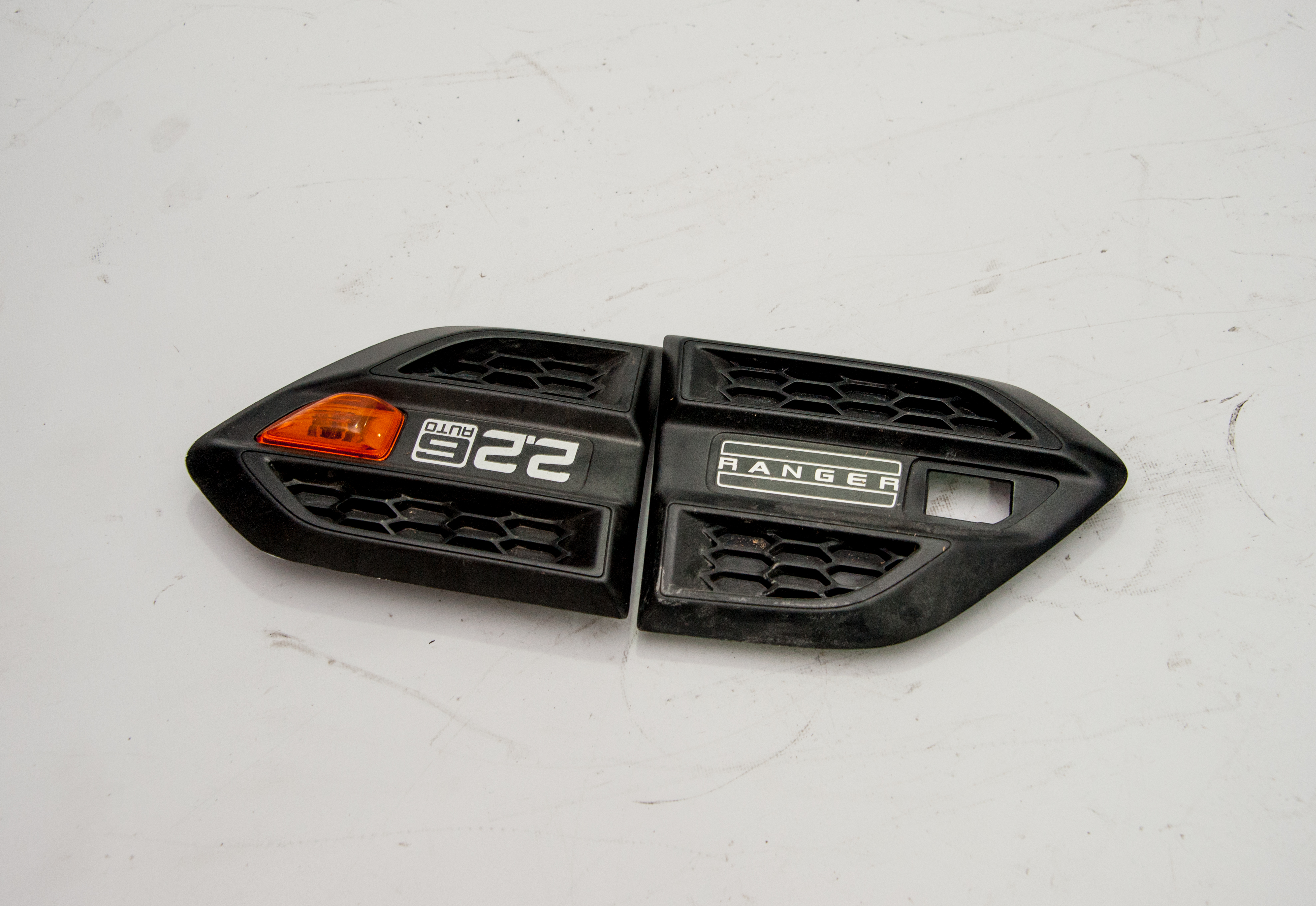 FORD RANGER 2018 ÇAMURLUK ÜÇGEN PLASTİK