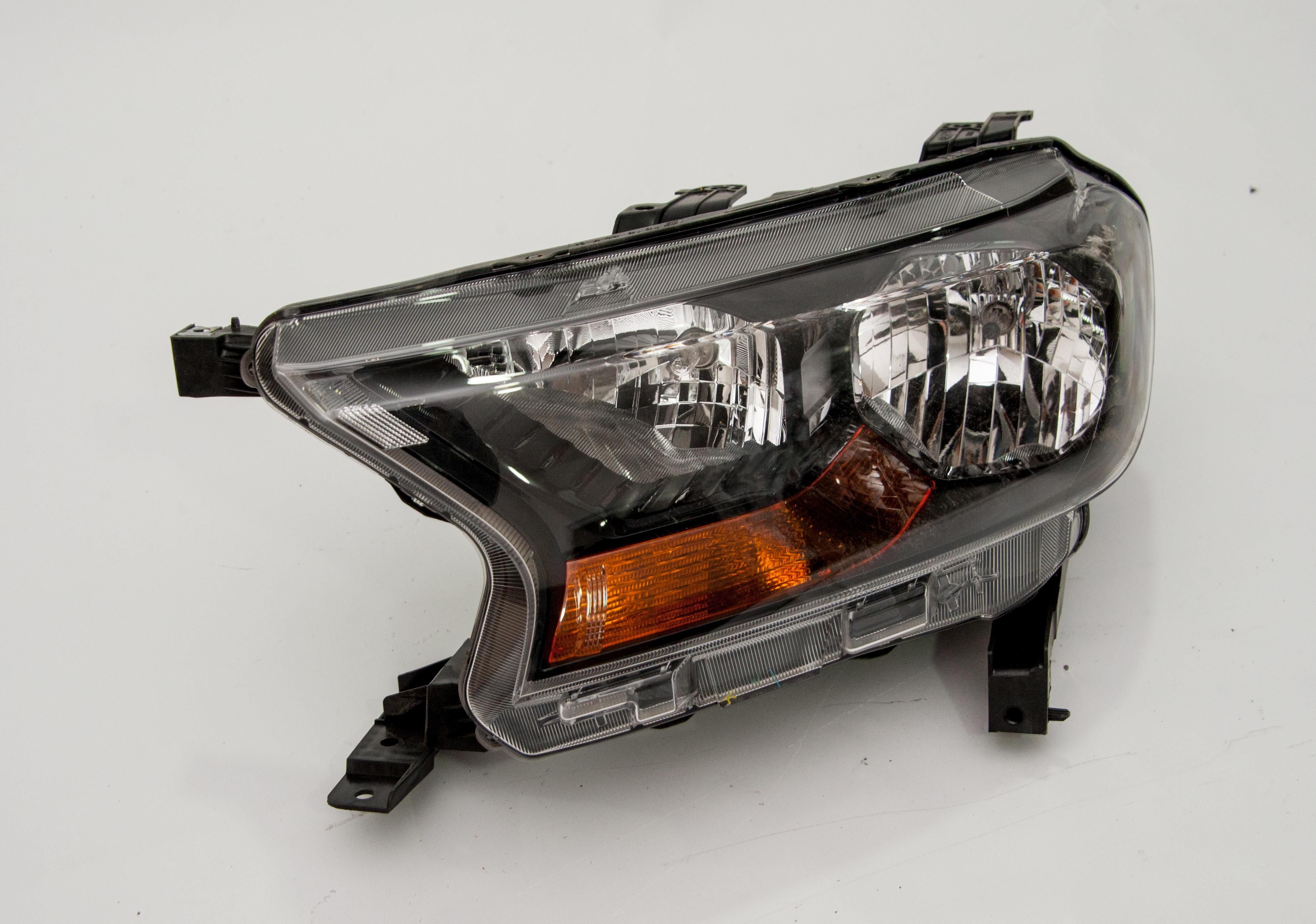 FORD RANGER 2018 SONRASI ÖN FAR MERCEKLİ