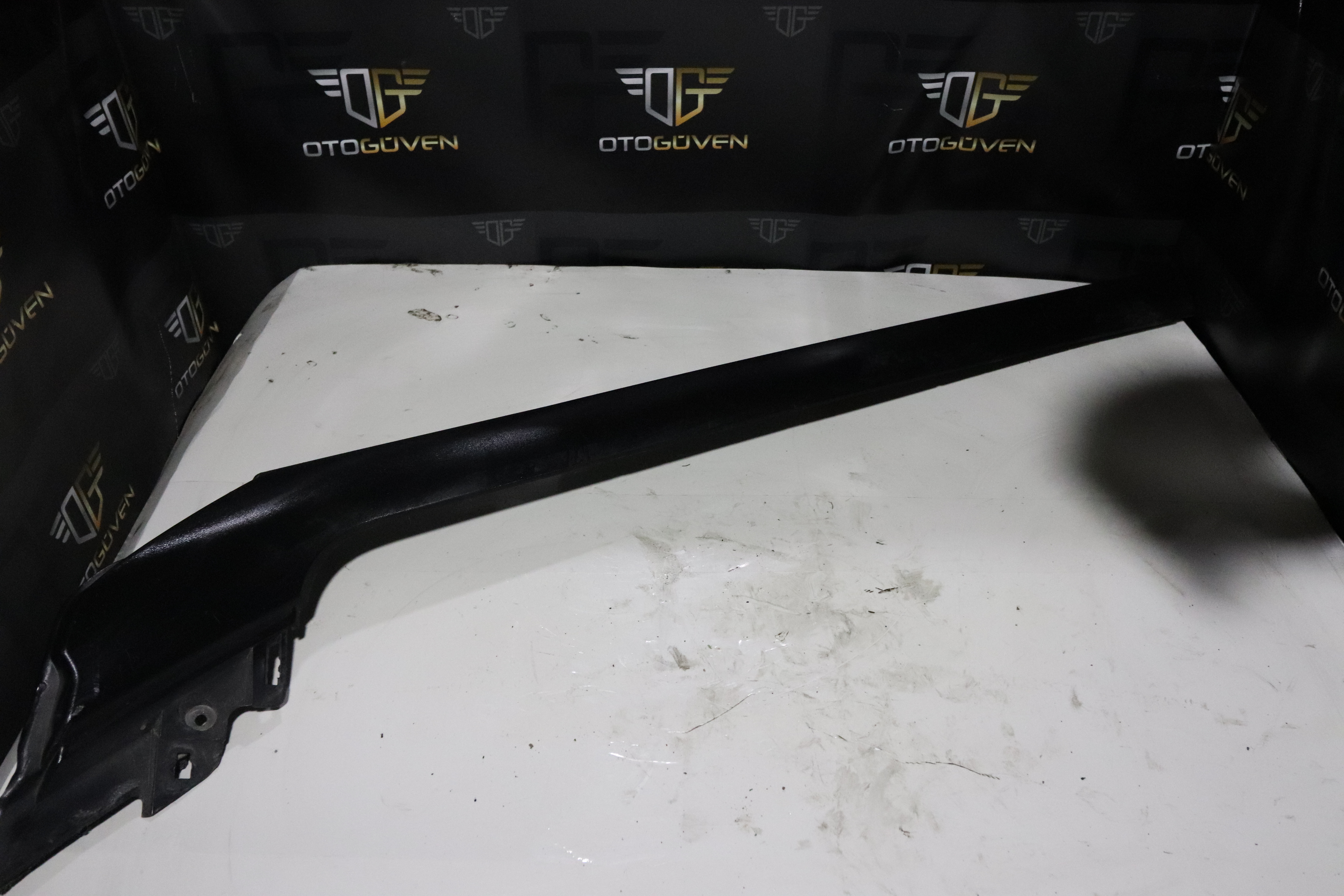 TRANSİT V184 DİREK PLASTİĞİ