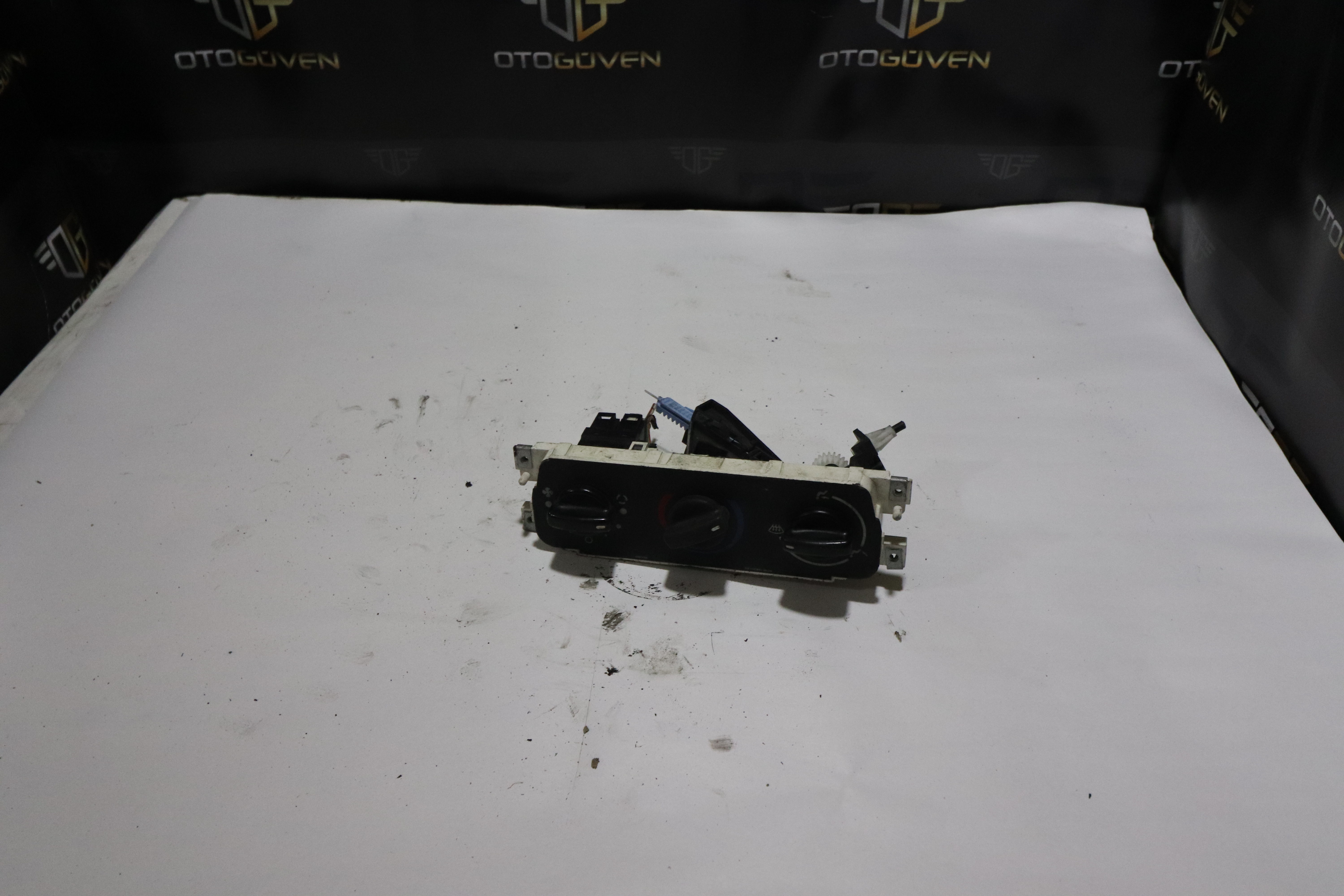 TRANSİT V347 KLİMA DÜĞMESİ