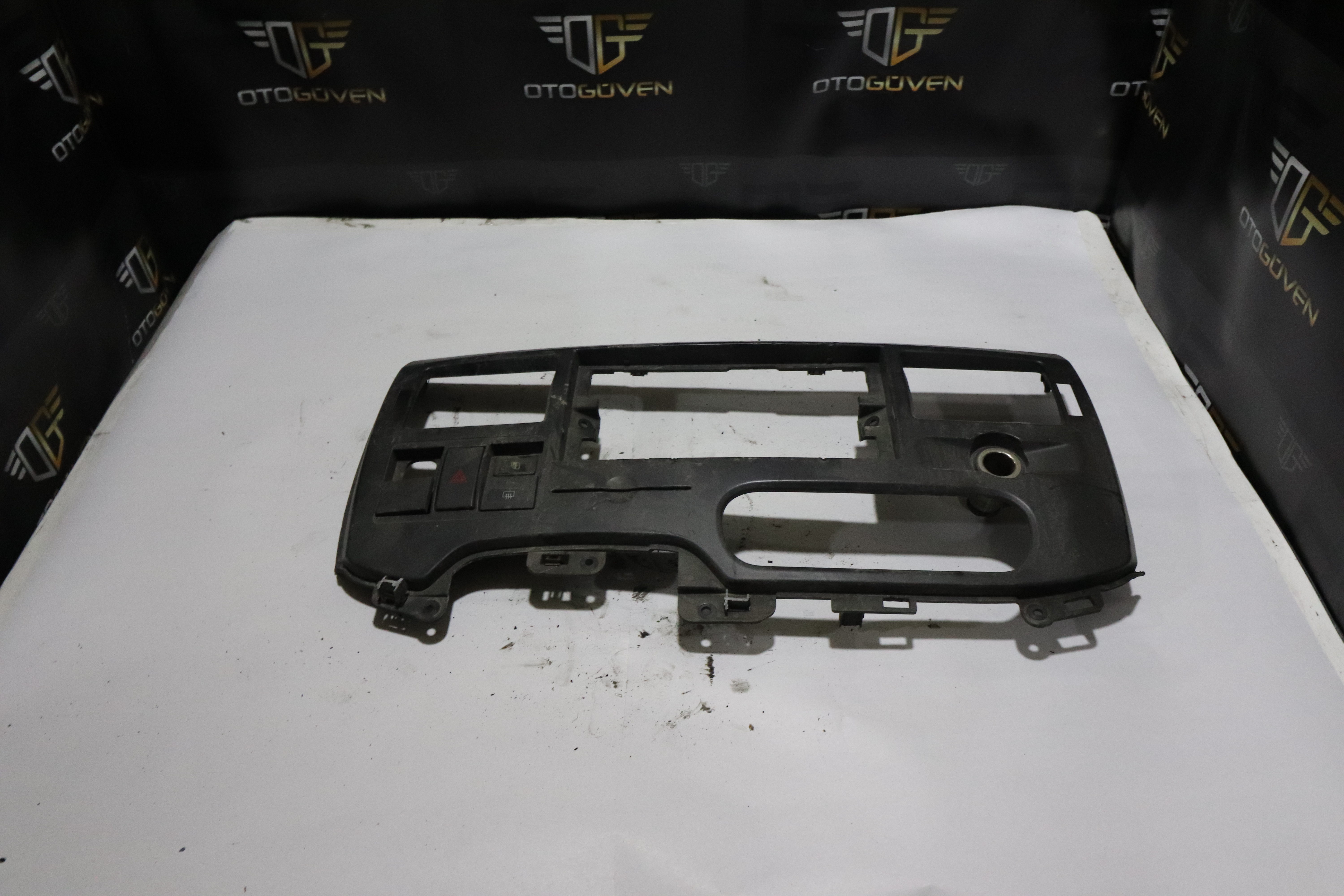 TRANSİT V347 TEYP ÇERÇEVESİ