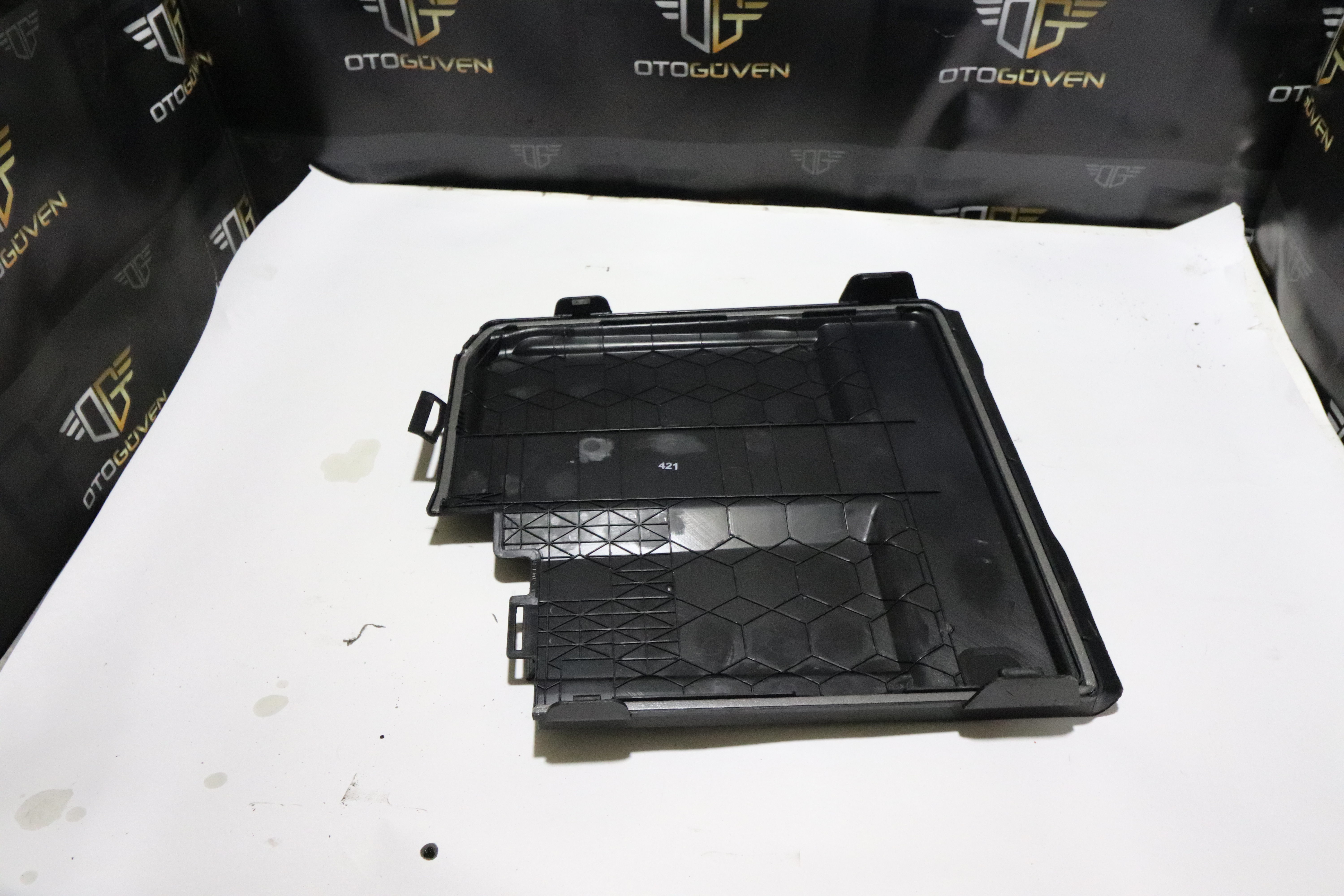 TRANSİT V363 AKÜ ÜST PLASTİĞİ