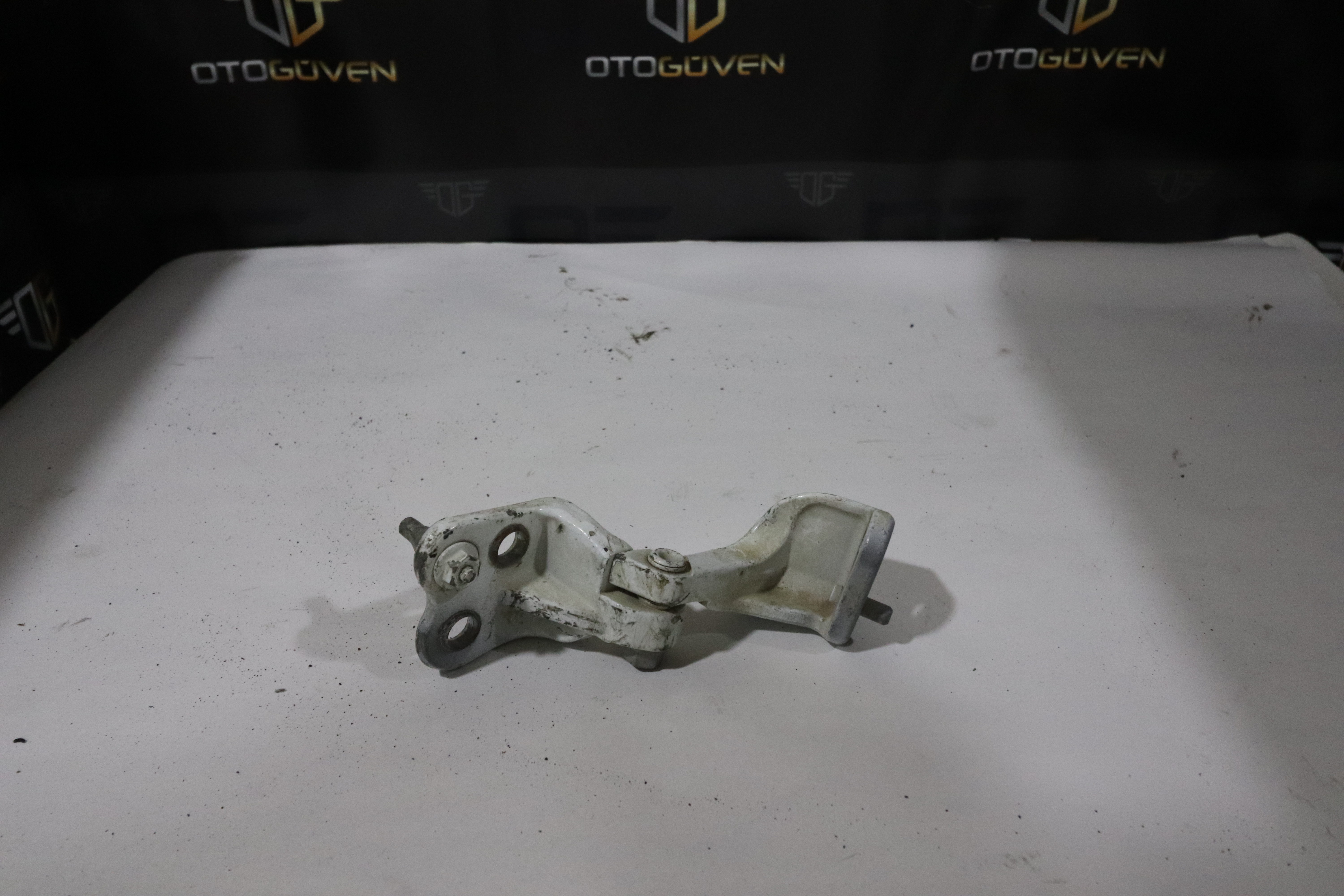 TRANSİT V363 ARKA KAPI MENTEŞESİ KOMPLE