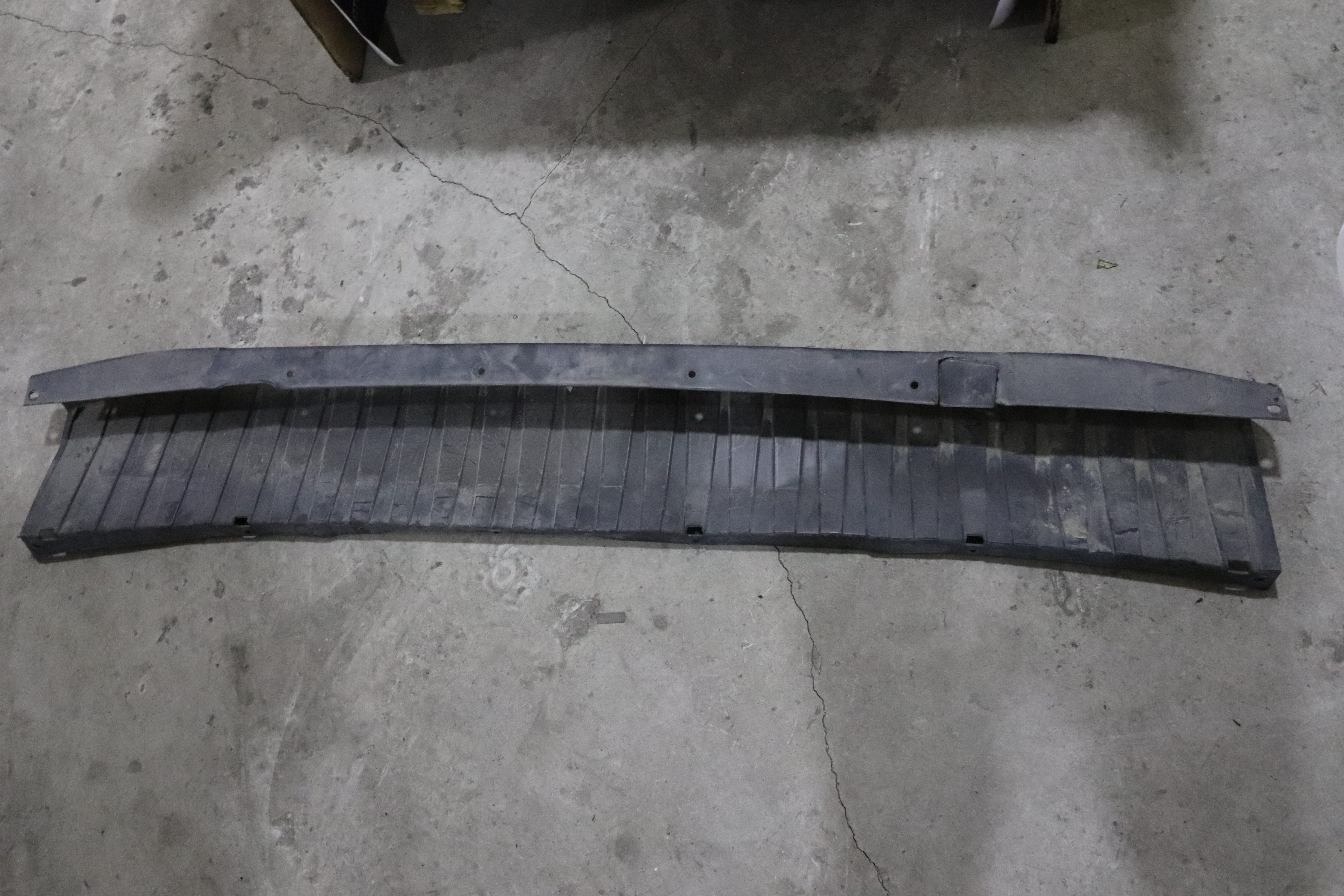 TRANSİT V363 ARKA TAMPON PLASTİĞİ