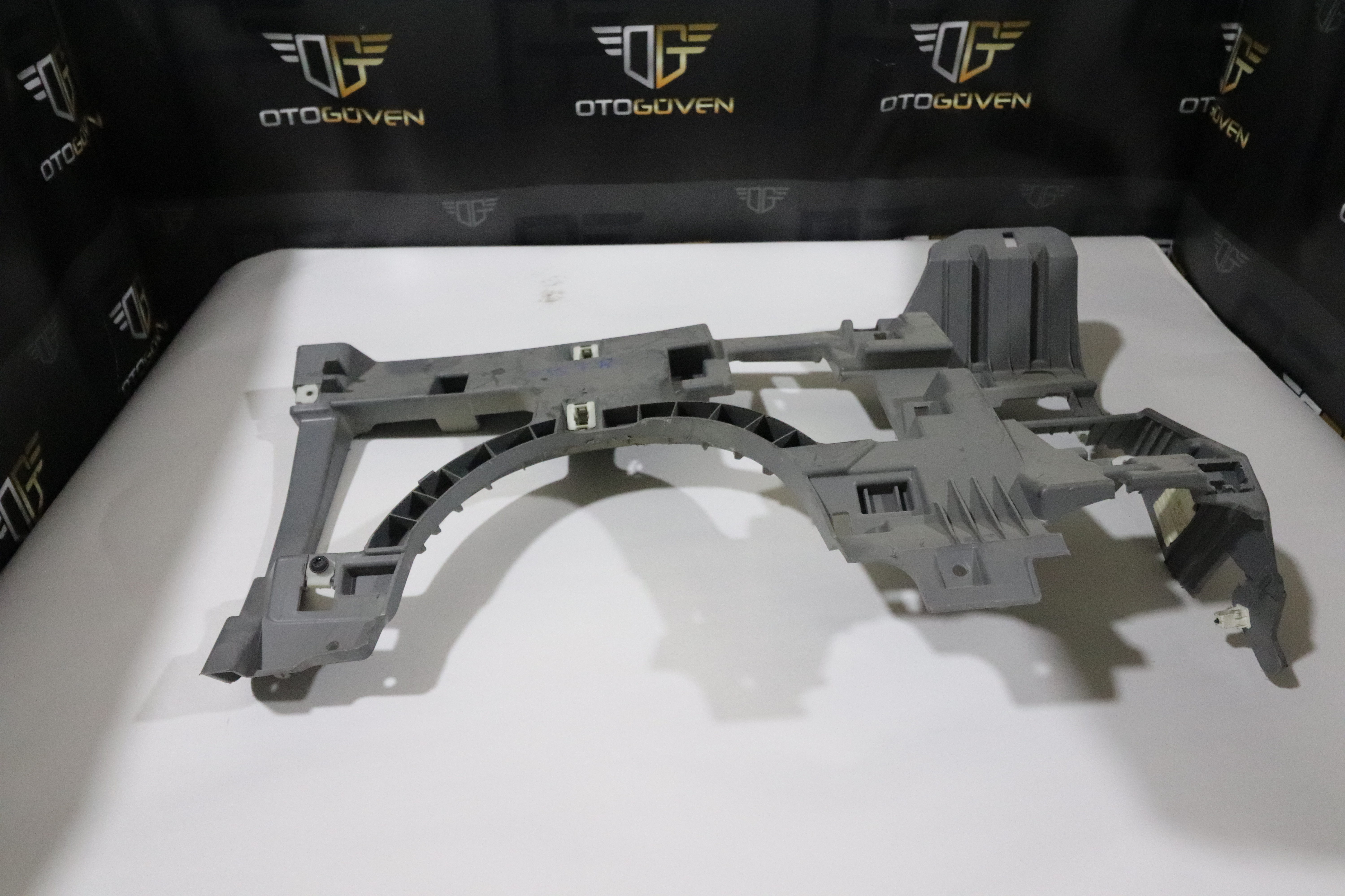 TRANSİT V363 VİTES MEKANİZMA ALT PLASTİK